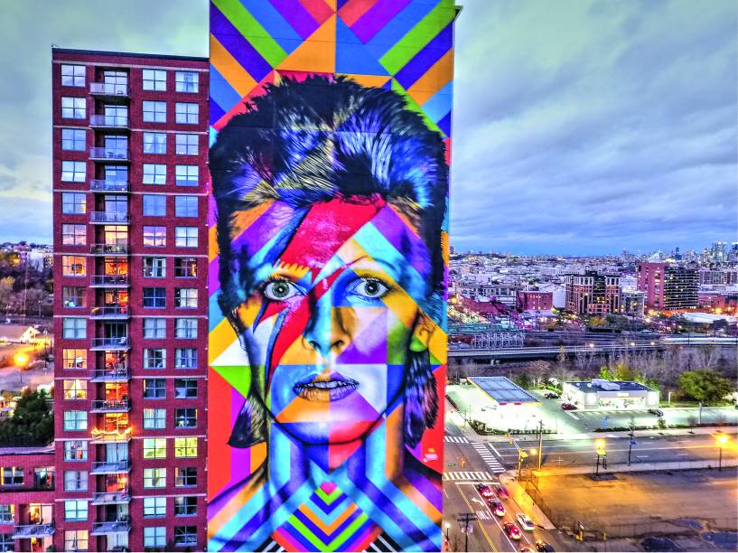 Eduardo Kobra, artísta plástico muralista, com obra em New Jersey, EUA, 2016.