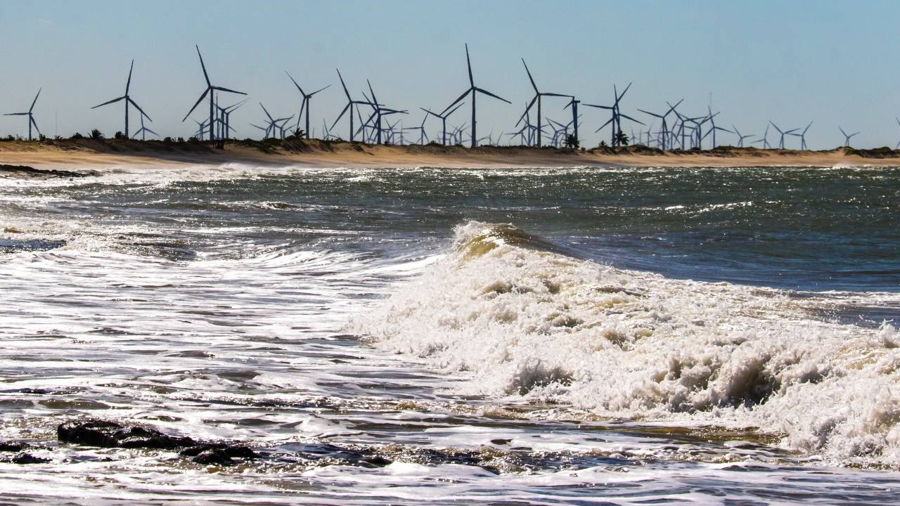 RN - ENERGIA/EOLICA - GERAL - O grupo francÍs Voltalia realizar· a inauguraÁ„o do parque eÛlico de S„o Miguel do Gostoso (RN), em 19 de outubro, com capacidade instalada de 108 MW. Presente em 16 paÌses, o grupo possui cinco complexos eÛlicos (todos no Nordeste) e um projeto hÌbrido, que totalizam 429,30 MW de capacidade instalada. Em S„o Miguel do Gostoso s„o 36 aerogeradores, sendo que o parque tem 49% de participaÁ„o da estatal Copel. O Rio Grande do Norte È o maior produtor de energia eÛlica do paÌs, com 1.227 MW mÈdios em 2017. 13/10/2017 - Foto: CADU ROLIM/FOTOARENA/FOTOARENA/ESTAD√O CONTE⁄DO