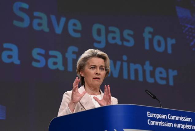 A presidente da Comissão Européia, Ursula von der Leyen, durante uma entrevista coletiva após a reunião sobre o pacote "Economize gás para um inverno seguro", na sede da UE em Bruxelas, em 20/07/2022. A presidente da Comissão Européia, Ursula von der Leyen, durante uma entrevista coletiva após a reunião sobre o pacote "Economize gás para um inverno seguro", na sede da UE em Bruxelas, em 20/07/2022.