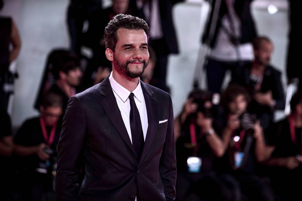 Wagner Moura dedica prêmio por ‘Marighella’ a ex-guerrilheiros; assista