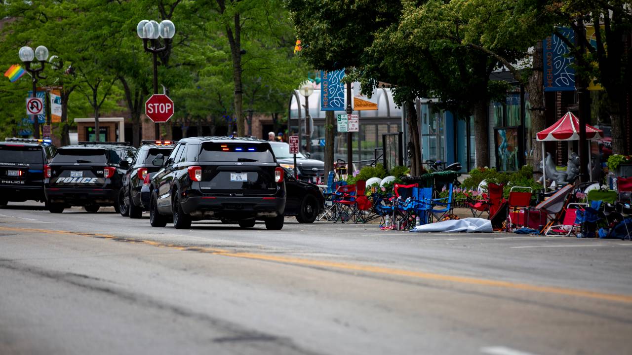 Ao menos cinco pessoas morreram e outras 19 ficaram feridas em tiroteio em Chicago, Estados Unidos. 04/07/2022