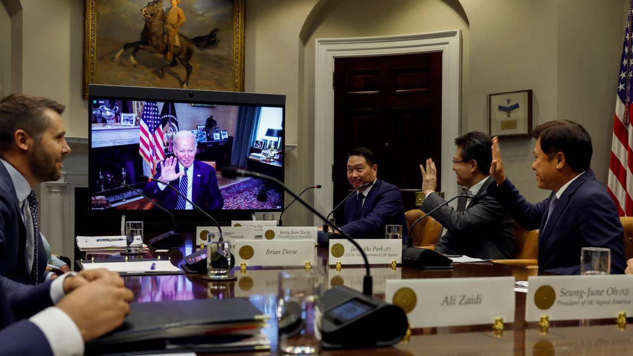 WASHINGTON, DC - JULY 26: U.S President Joe Biden waves at the end of a meeting with members of the SK Group, including the Chairman and Principal Owner Chey Tae-won in the White House on July 26, 2022 in Washington, DC. During the meeting President Biden discussed the company’s investments in United States manufacturing and jobs. (Photo by Anna Moneymaker/Getty Images)