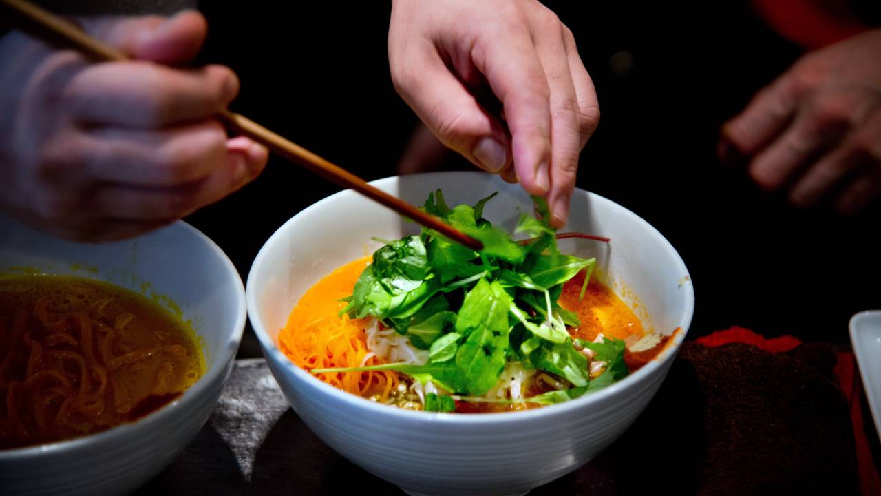 JULY 28, 2014 -TOKYO, JAPAN: Ramen shop Sora no Iro manager Yuichiro Okubo in the counter makes ramen (Photo / Ko Sasaki for The Washington Post via Getty Images )