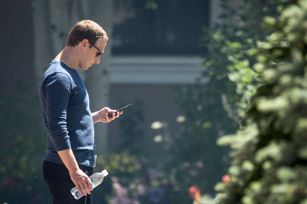 Annual Allen And Co. Meeting In Sun Valley Draws CEO’s And Business Leaders To The Mountain Resort Town AMBIÇÃO - Zuckerberg: com o projeto, ele quer aumentar as receitas publicitárias -