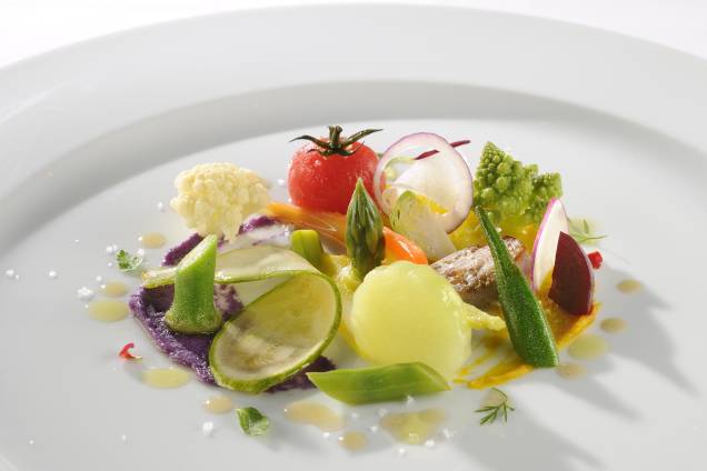Prato de legumes da Minha Terra, do chef Jefferson Rueda, no restaurante Attimo, 2013. Prato de legumes da Minha Terra, do chef Jefferson Rueda, no restaurante Attimo, 2013.
