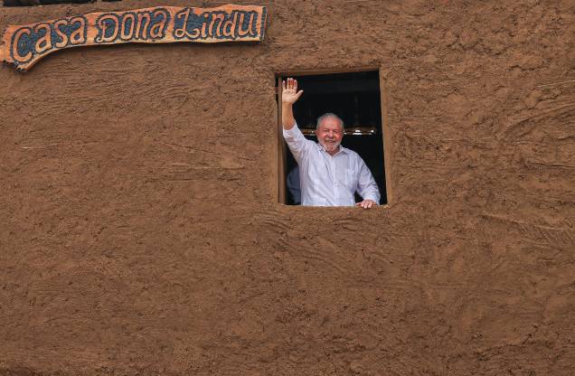 O pré-candidato `a presidência da República Lula, do PT visita réplica da casa de dona Lindú, onde nasceu e cresceu, em Caetés, Pernambuco, em 20.07.2022. O pré-candidato `a presidência da República Lula, do PT visita réplica da casa de dona Lindú, onde nasceu e cresceu, em Caetés, Pernambuco, em 20.07.2022.