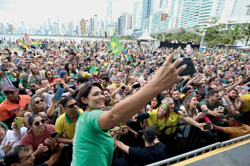 25/06/2022 Marcha para Jesus – Balneário Camboriú – SC PERDEU - Bolsonaro: a primeira-dama trabalhou por Damares Alves -