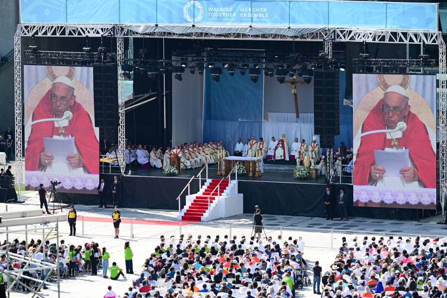 Papa Francisco participa de missa ao ar livre no Estádio da Commonwealth em Edmonton, Canadá, em 26/07/2022. Papa Francisco participa de missa ao ar livre no Estádio da Commonwealth em Edmonton, Canadá, em 26/07/2022.