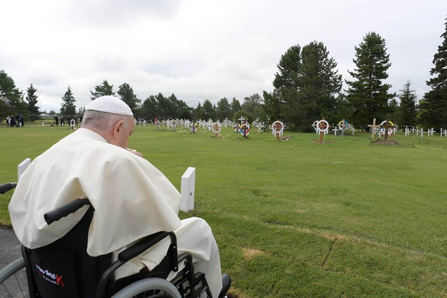 O Papa Francisco visitando o Cemitério Ermineskin Cree Nation em Maskwacis, ao sul de Edmonton, Canadá, 25/07/2022. O Papa Francisco visitando o Cemitério Ermineskin Cree Nation em Maskwacis, ao sul de Edmonton, Canadá, 25/07/2022.