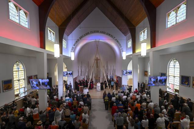 Papa Francisco participa do encontro com os povos indígenas e com os paroquianos da Igreja do Sagrado Coração de Jesus, de Edmonton durante sua viagem pastoral ao Canadá, 25/07/2022. Papa Francisco participa do encontro com os povos indígenas e com os paroquianos da Igreja do Sagrado Coração de Jesus, de Edmonton durante sua viagem pastoral ao Canadá, 25/07/2022.