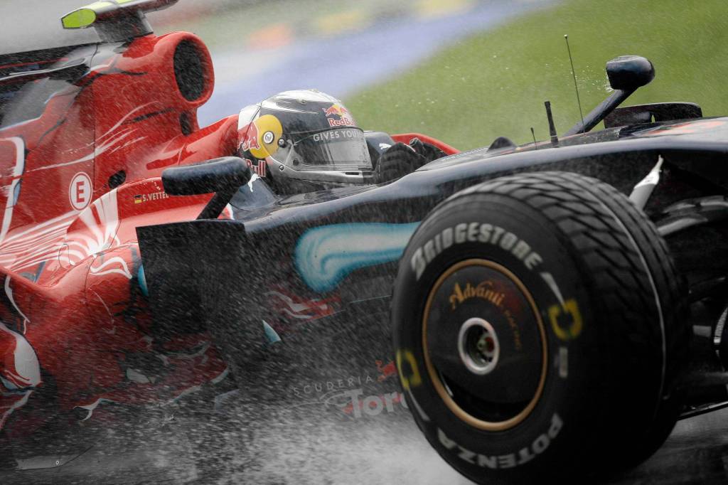 O piloto de F&oacute;rmula 1 da Toro Rosso, Sebastian Vettel, da Alemanha, pilota seu carro durante a terceira sess&atilde;o de treinos livres no circuito de Monza, em Monza, nas proximidades de Mil&atilde;o, em 13/09/2008.