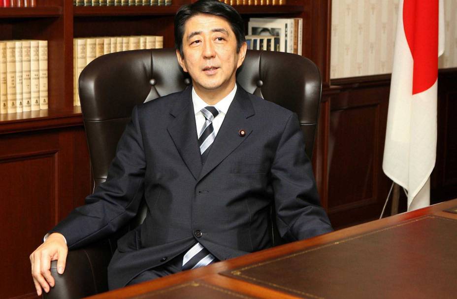 Recém-eleito presidente do Partido Liberal Democrata, Shinzo Abe, em sua sede, em Tóquio, Japão, 20/09/2006. Recém-eleito presidente do Partido Liberal Democrata, Shinzo Abe, em sua sede, em Tóquio, Japão, 20/09/2006.