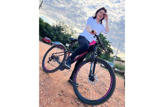 Simone Tebet durante um passeio de bicicleta, para aproveitar o domingo ensolarado, Brasília, 24-07-2022. Simone Tebet durante um passeio de bicicleta, para aproveitar o domingo ensolarado, Brasília, 24-07-2022.