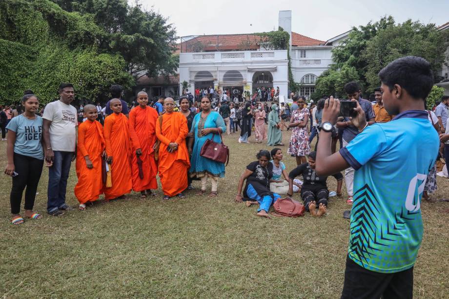 Pessoas invadem o palácio do presidente em Colombo, Sri Lanka, devido `a grande instabilidade política existente no país, o presidente e o primeiro-ministro renunciaram, em 10/07/2022.