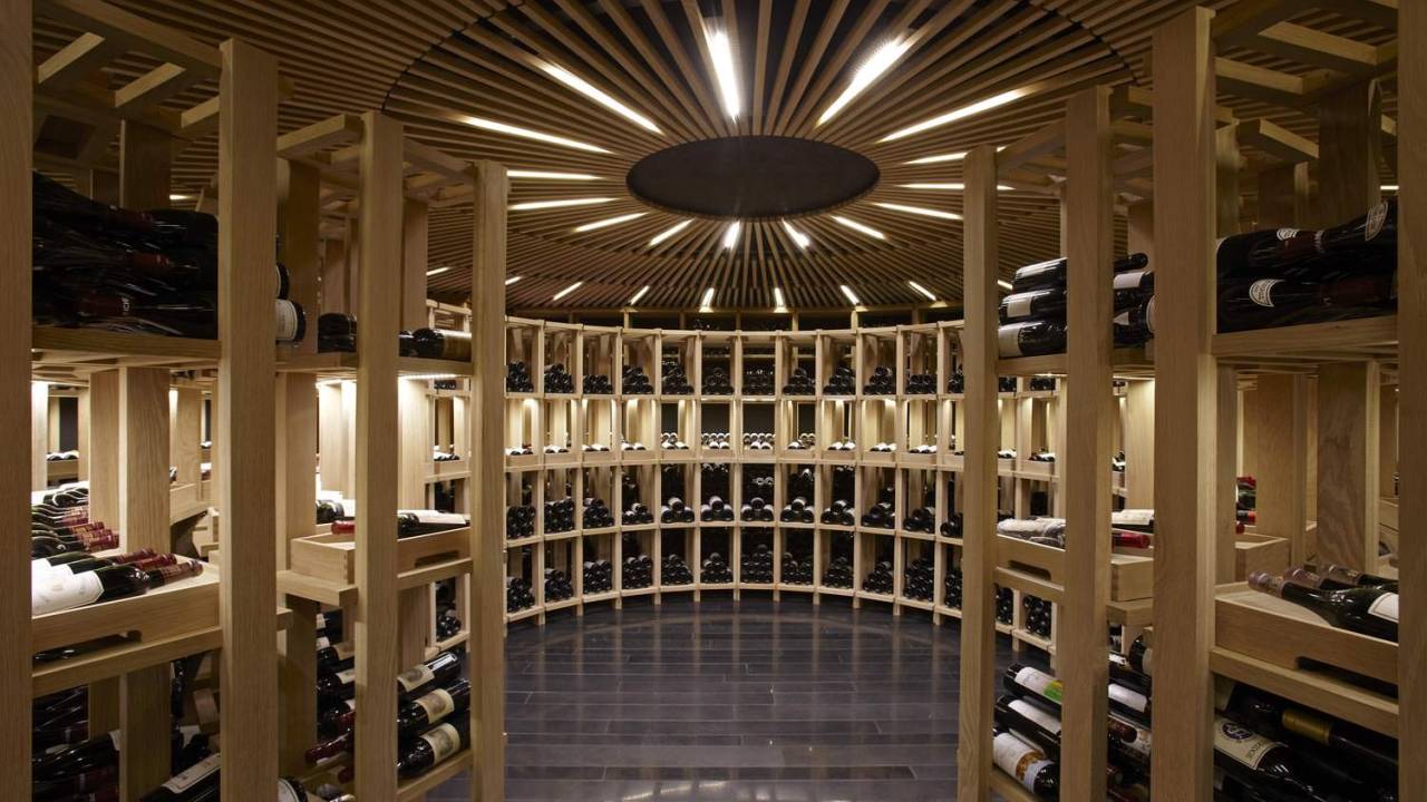 Adega do restaurante do hotel Atria em Cáceres, na Espanha. Em outubro de 2021, 45 garrafas, que custavam mais de 8 milhões de reais, foram roubadas.