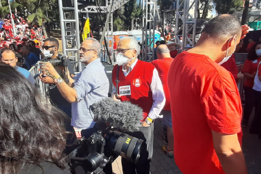 A volta (por baixo) de José Genoino