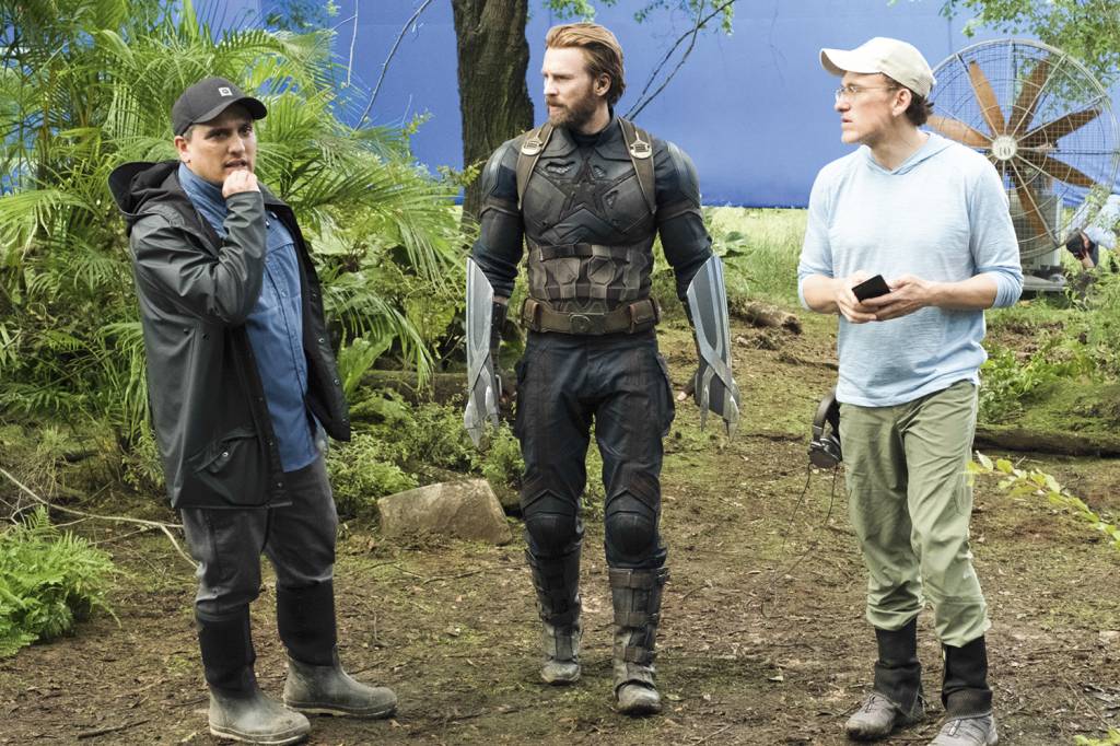 russo-bros-snyder.jpg SIMBIOSE - Joe e Anthony Russo no set de Vingadores: força da Marvel -