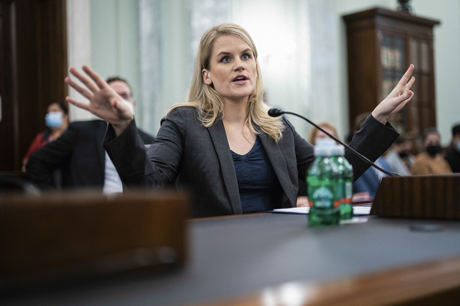 ESC&Acirc;NDALO -&ensp;A delatora Frances Haugen no Senado americano: &ldquo;Fal&ecirc;ncia moral&rdquo; -