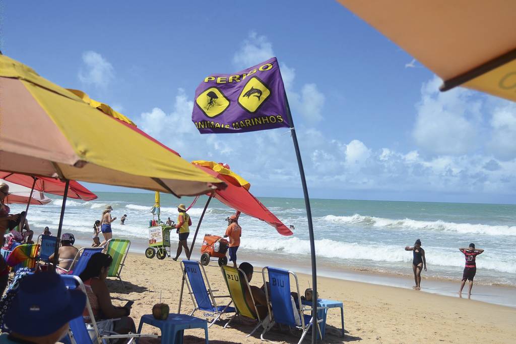 20210725133607077_97.jpg CUIDADO - Praia no Recife: aviso de perigo permanente para banhistas desavisados -