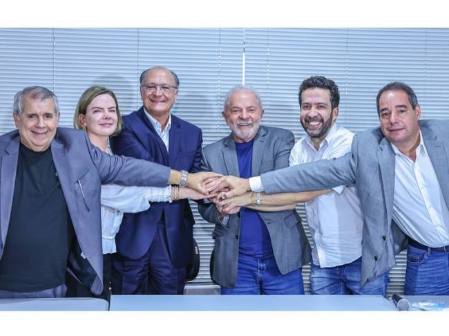 297203120_1124532025130562_46168819655159415_n Representantes das chapas presidenciais em foto do encontro nesta tarde -