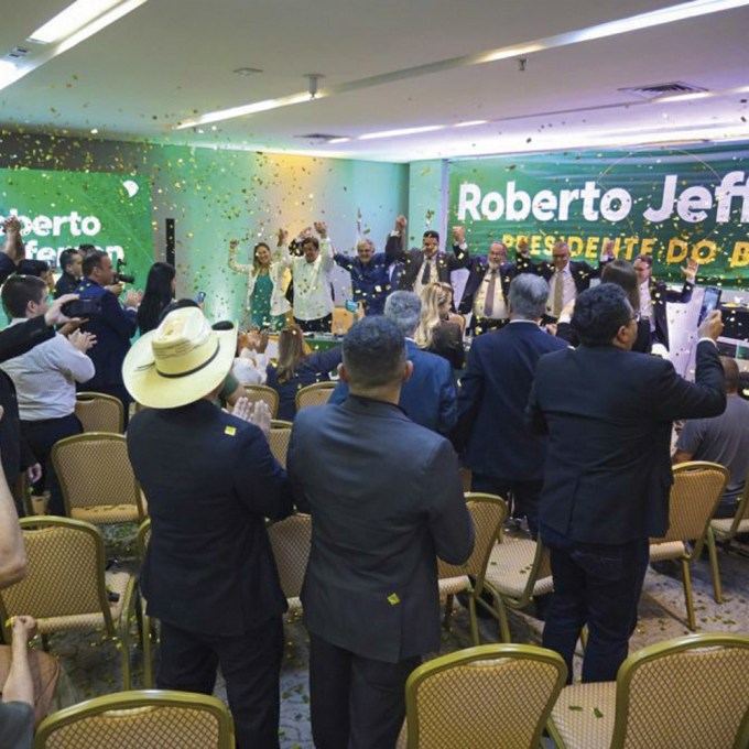 Em meio a denúncias, MP dá sinal verde para fusão de PTB com Patriota