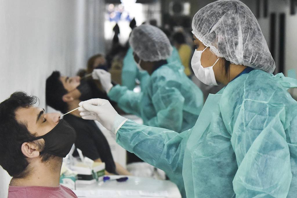 GettyImages-1241338316.jpg PANDEMIA - O impacto da Covid-19: gastos extras com testes e remédios pesaram no bolso de todos -