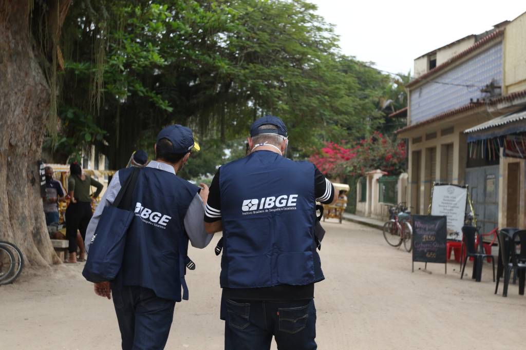 Mais de um terço dos trabalhadores brasileiros ganham até um salário mínimo, revela Censo 2022