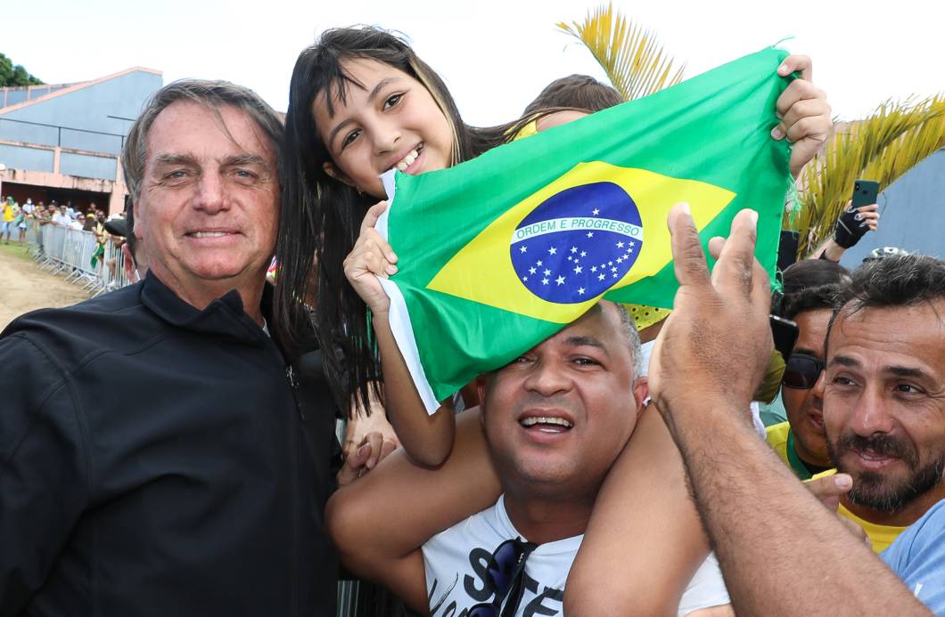 O presidente da República e candidato `a reeleição Jair Bolsonaro, em Cruz das Almas-BA, com apaiodores, 01/08/2022. O presidente da República e candidato `a reeleição Jair Bolsonaro, em Cruz das Almas-BA, com apaiodores, 01/08/2022.