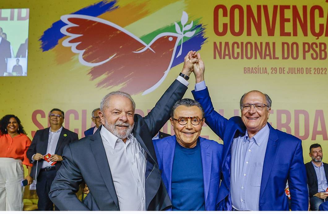 O ex-presidente Luiz Inácio Lula da Silva e candidato `a presidência da República pelo PT, Geraldo Alckmin e Carlos Siqueira, presidente do PSB, participam da Convenção Nacional do Partido Socialista Brasileiro, em Brasília, 29/07/2022. O ex-presidente Luiz Inácio Lula da Silva e candidato `a presidência da República pelo PT, Geraldo Alckmin e Carlos Siqueira, presidente do PSB, participam da Convenção Nacional do Partido Socialista Brasileiro, em Brasília, 29/07/2022.