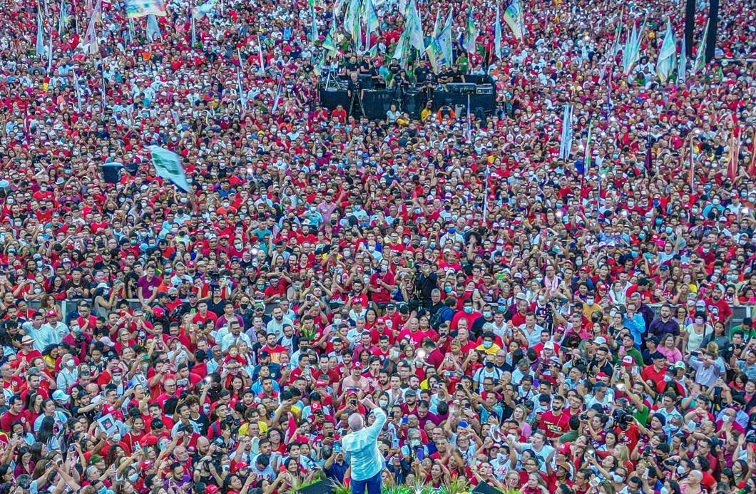 O ex-presidente Luiz Inácio Lula da Silva e candidato `a presidência da República pelo PT, participa do ato público "Vamos Juntos Pelo Brasil e Pelo Ceará", no Centro de Eventos em Fortaleza. 30/07/2022. O ex-presidente Luiz Inácio Lula da Silva e candidato `a presidência da República pelo PT, participa do ato público "Vamos Juntos Pelo Brasil e Pelo Ceará", no Centro de Eventos em Fortaleza. 30/07/2022.