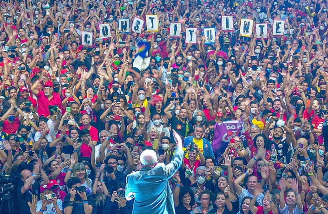 O ex-presidente Luiz Inácio Lula da Silva e candidato `a presidência da República pelo PT, durante o ato "Vamos Juntos Pelo Brasil" , em Brasília, 12/07/2022. O ex-presidente Luiz Inácio Lula da Silva e candidato `a presidência da República pelo PT, durante o ato "Vamos Juntos Pelo Brasil" , em Brasília, 12/07/2022.