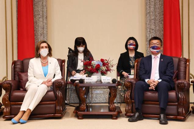 A presidente da Câmara dos EUA, Nancy Pelosi , participando de uma reunião com a vice-presidente do Parlamento de Taiwan, Tsai Chi-chang, no Parlamento em Taipei, 03/08/2022. A presidente da Câmara dos EUA, Nancy Pelosi , participando de uma reunião com a vice-presidente do Parlamento de Taiwan, Tsai Chi-chang, no Parlamento em Taipei, 03/08/2022.