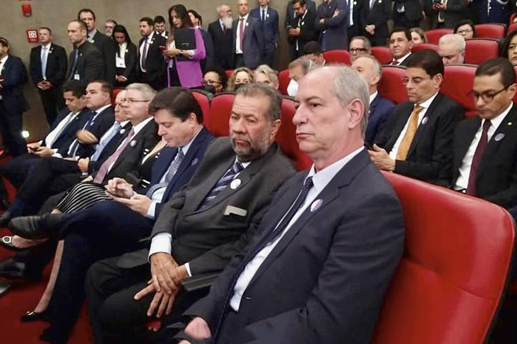 PEQUENA-CIRO-GOMES-POSSE-ALEXANDRE-MORAES-TSE-2022-01.jpg QUÓRUM MÁXIMO - Ciro Gomes: políticos foram em peso ao evento -