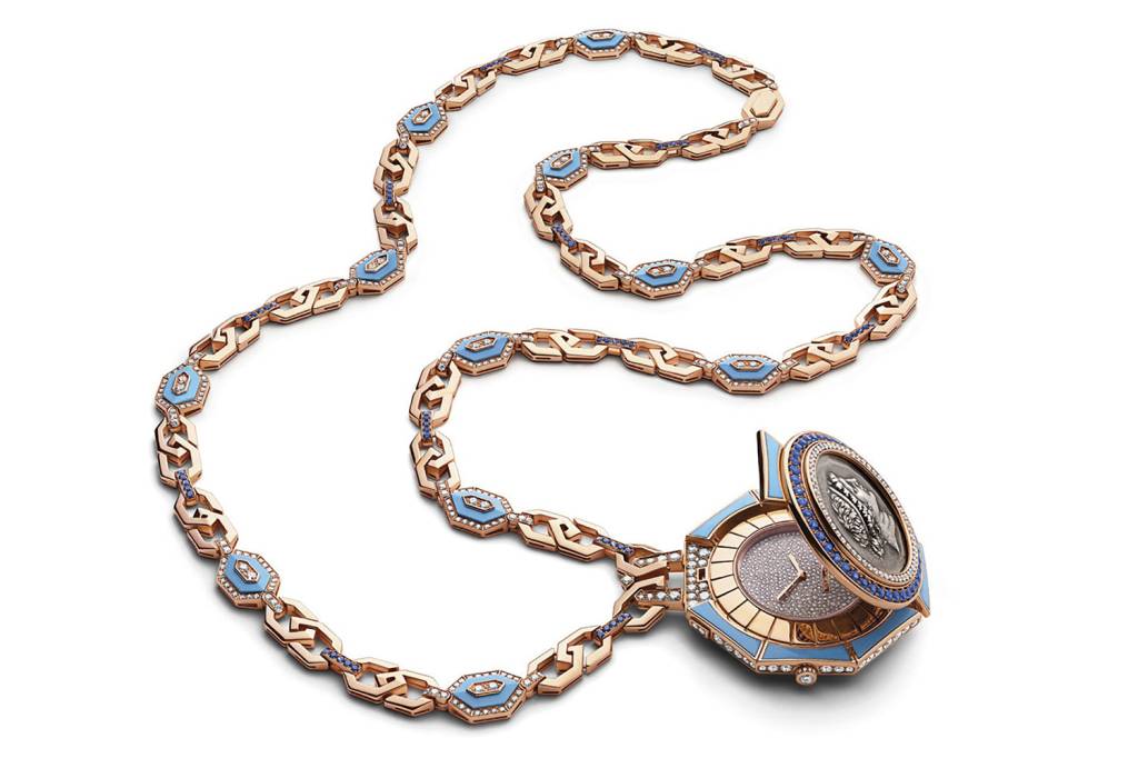 RELOGIO-COLAR-BULGARI-2022-01.jpg AMULETO - Joia da italiana Bulgari: o desenho dos ponteiros e as cores são inspirados na perenidade das moedas europeias raras e antigas -