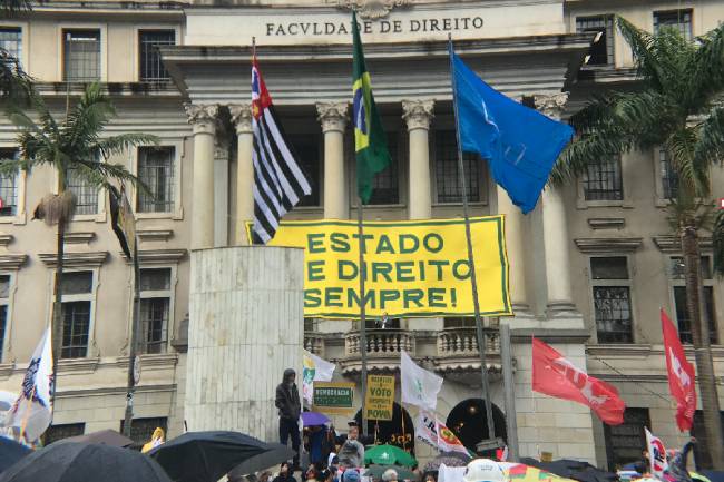 Ato na USP pela defesa da democracia