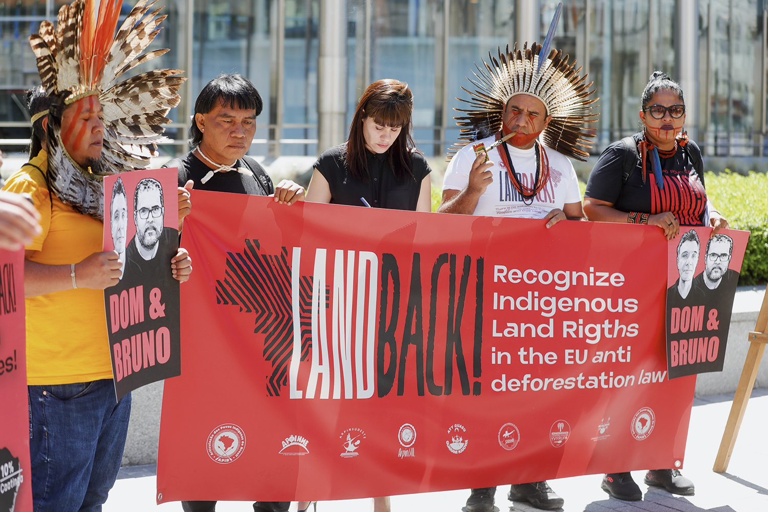 PRESS&Atilde;O&ensp;- Ativistas em Bruxelas: os assassinatos geraram como&ccedil;&atilde;o internacional -