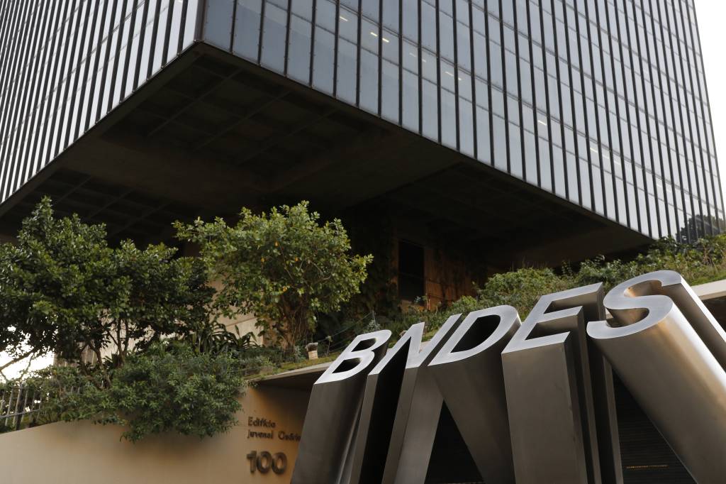 Fazenda e MDIC estudam facilitar acesso a crédito ‘antitarifaço’ do BNDES