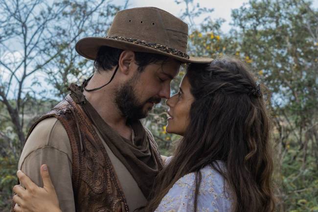 Sergio Guizé e Isadora Cruz como protagonistas de 'Mar do Sertão'