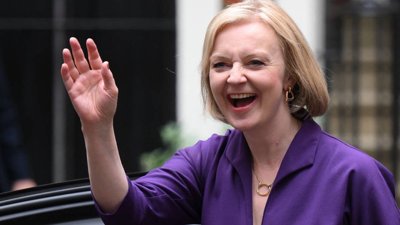 New Conservative Party leader and incoming prime minister Liz Truss smiles and waves as she arrives at Conservative Party Headquarters in central London having been announced the winner of the Conservative Party leadership contest at an event in central London on September 5, 2022. - Truss is the UK's third female prime minister following Theresa May and Margaret Thatcher. The 47-year-old has consistently enjoyed overwhelming support over 42-year-old Sunak in polling of the estimated 200,000 Tory members who were eligible to vote. (Photo by Daniel LEAL / AFP)