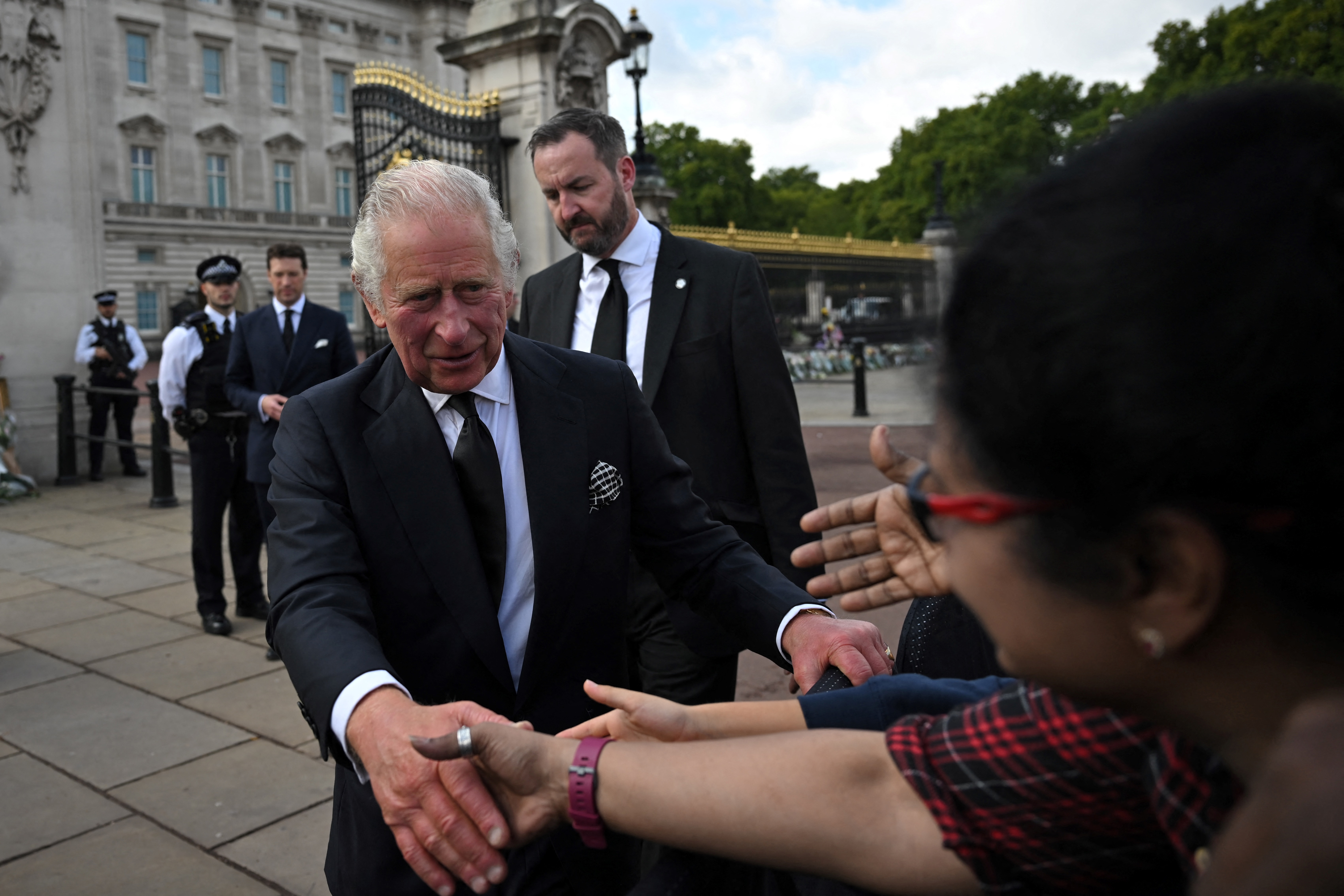 A diferença da coroação de rei Charles III para a da mãe Elizabeth II