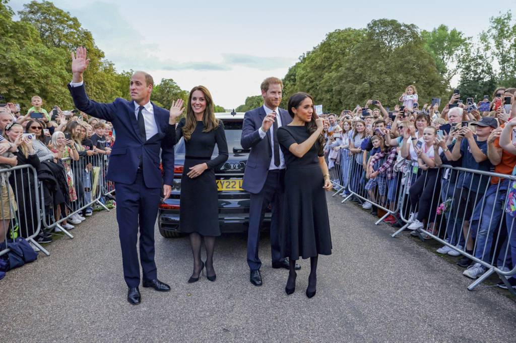 000_32J48WR.jpg FAZ DE CONTA - O príncipe William, Kate, Harry e Meghan: acenos para inglês ver -
