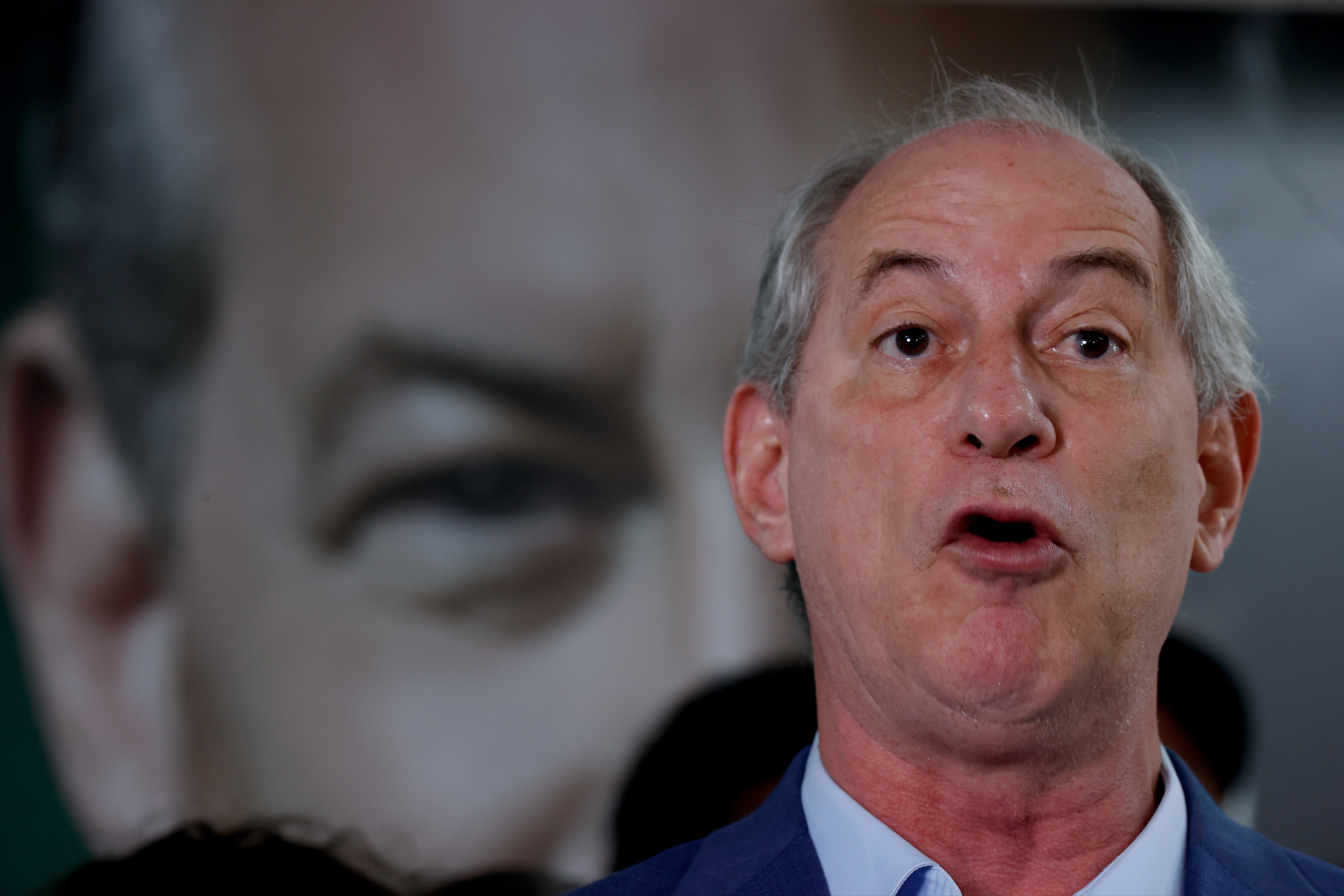Ciro Gomes ataca artistas e pede que sejam tratados como ‘inimigos’