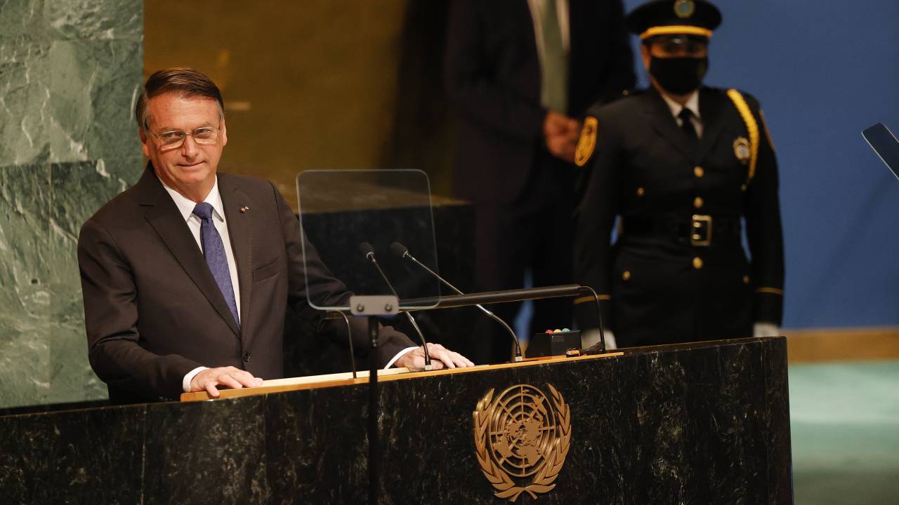 New York (United States), 20/09/2022.- Brazilian President Jair Messias Bolsonaro delivers his address during the 77th General Debate inside the General Assembly Hall at United Nations Headquarters in New York, New York, USA, 20 September 2022. (Brasil, Estados Unidos, Nueva York) EFE/EPA/JASON SZENES