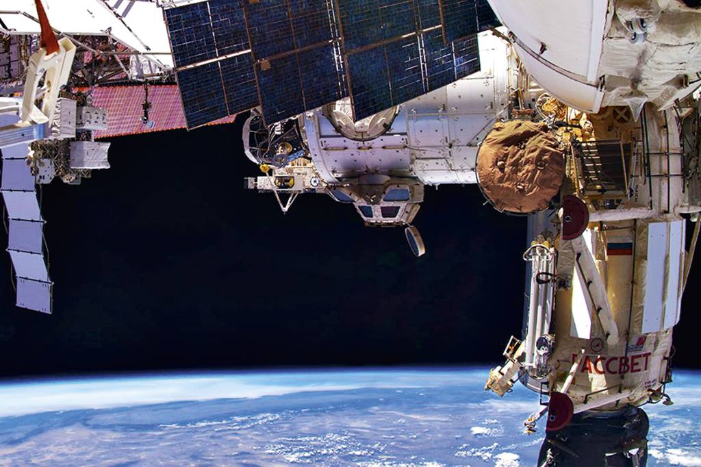DONALD-ROY-PETTIT-FOTO-ESPACO-2022-02.jpg REGISTROS - A foto feita a partir do módulo russo da Estação Internacional Espacial: 600 000 cliques desde 2002 -