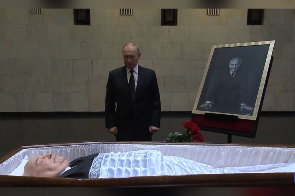 Desprezo no adeus a Gorbachev é um sinal do que deu errado na Rússia