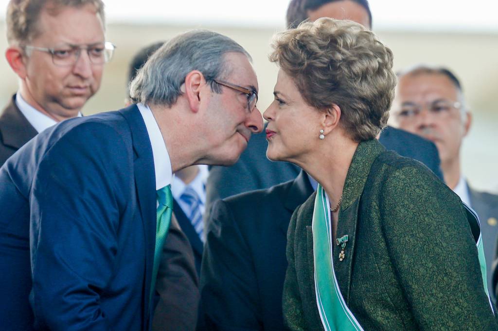 Dilma e o presidente da Câmara, deputado Eduardo Cunha PROCESSO - Dilma Rousseff: mandato cassado pelo Congresso -