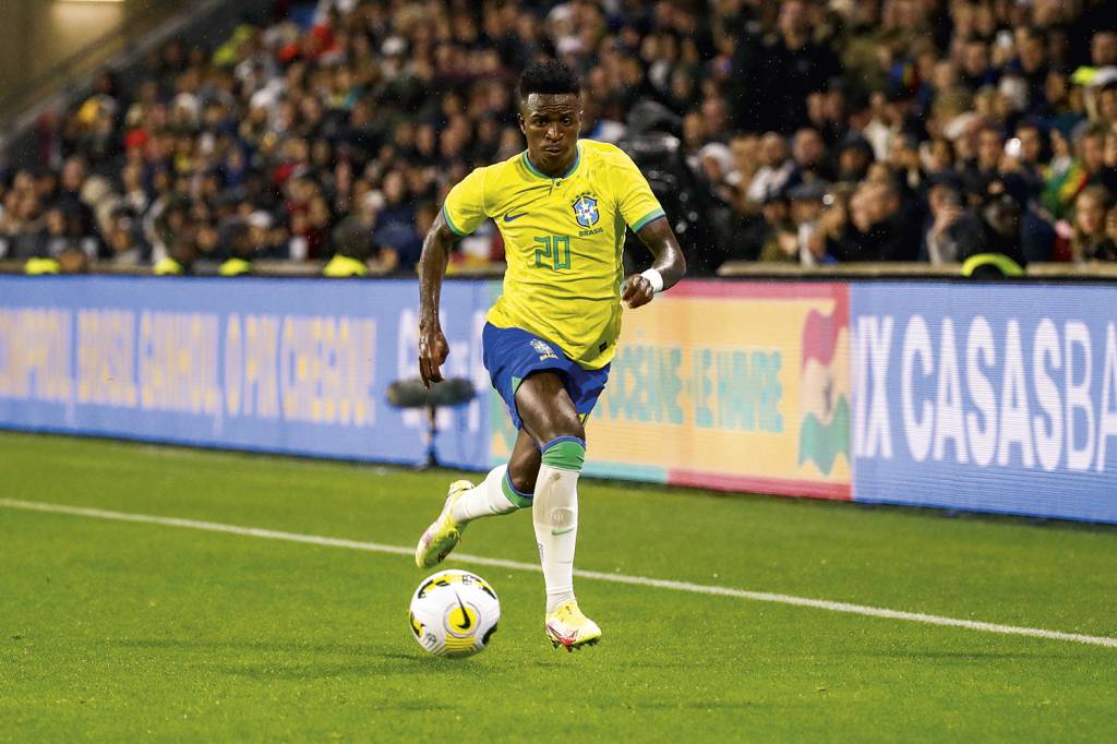 Vinicius Júnior é confirmado como titular da seleção em estreia na Copa