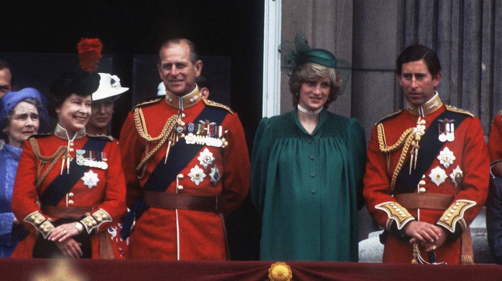 Rainha Elizabeth II, Pr&iacute;ncipe Philip, Duque de Edimburgo, Diana, Princesa de Gales gr&aacute;vida do Pr&iacute;ncipe William e o Pr&iacute;ncipe Charles -