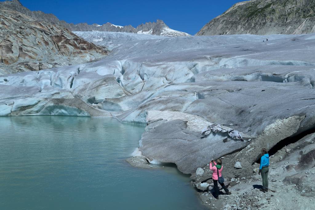 Europe’s Melting Glaciers: Rhone 2016 - A mesma paisagem em passado recente: o clássico cartão-postal reflete ano a ano as intensas mudanças climáticas -