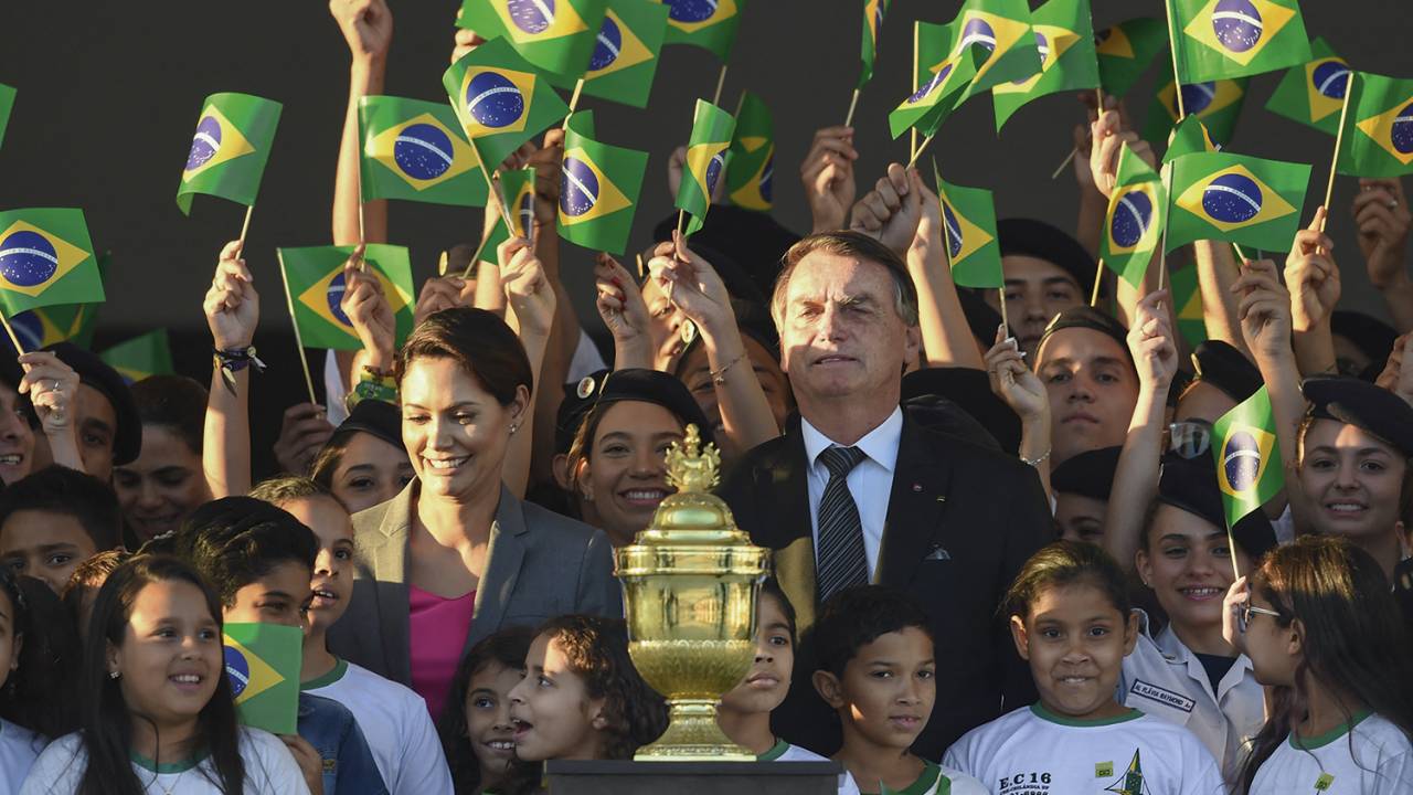 Bolsonaro recebe o coração de dom Pedro: tem campanha neste bicentenário -